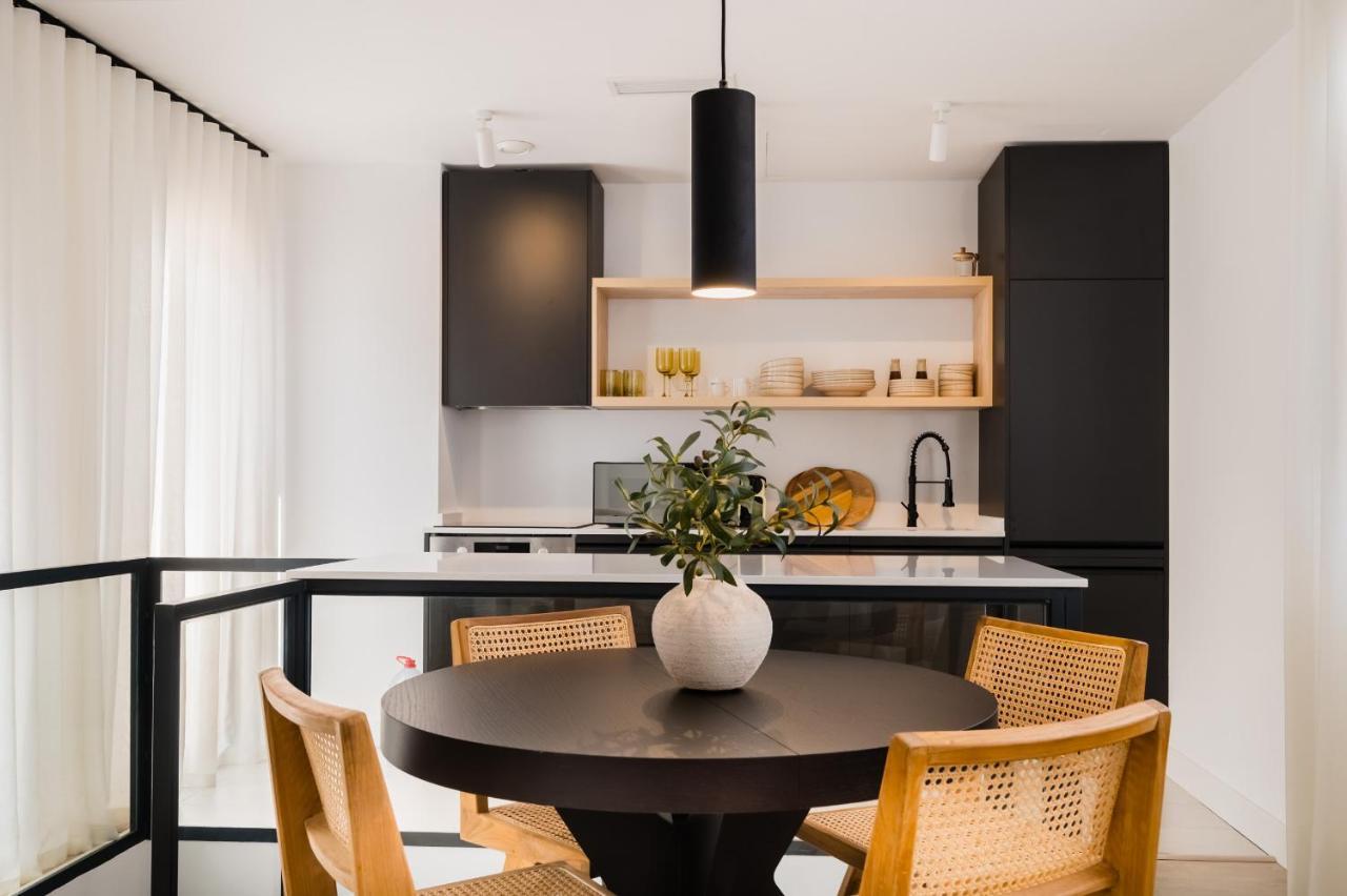 Ferienwohnung Stylish Designer Duplex-3Beds 2Baths-Puerta Carmona Centro Sevilla Exterior foto